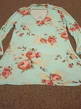 Floral Mint V-Neck Long-Sleeve Tunic Top